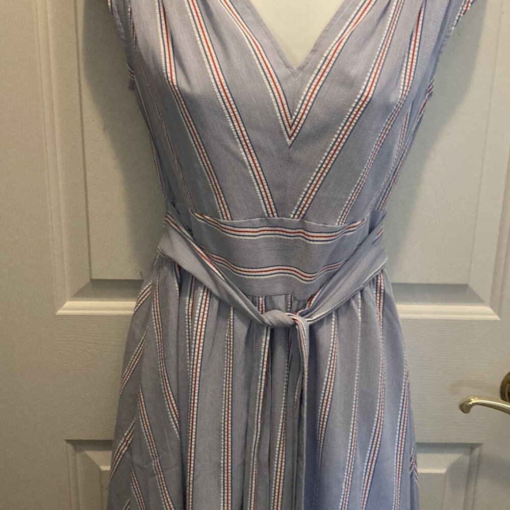Vineyard Vines fit and flare dress. blue white red seersucker dress. NWT 00